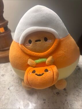 Smoko Candy Corn Mochi Plush with Pumpkin Plush Candy bucket
